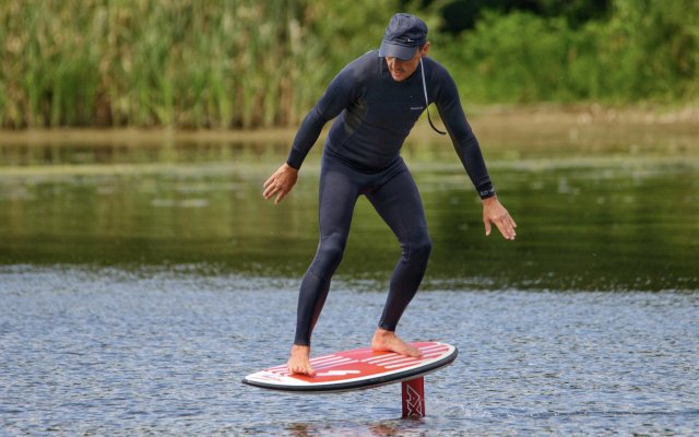 Skoč na surf a leť!